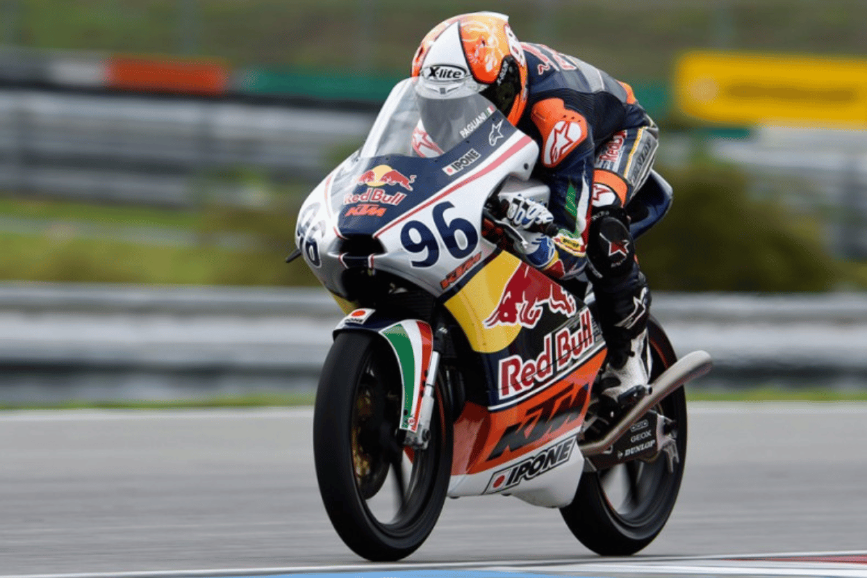 KTM versenymotor egy versenyen