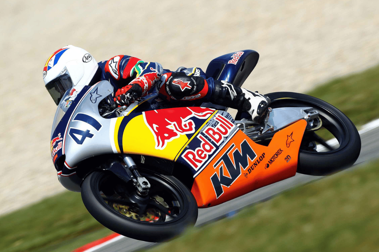 KTM versenymotor egy versenyen