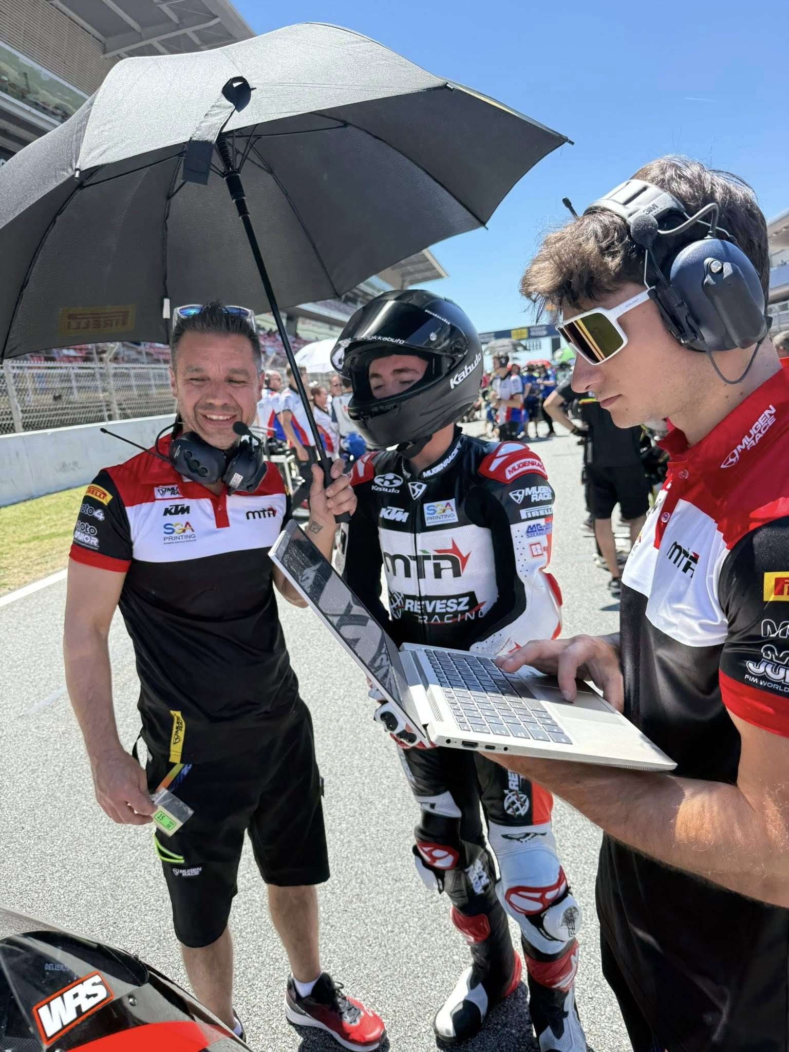 MTA JuniorGP Moto3 paddock és versenyhétvégi pillanat
